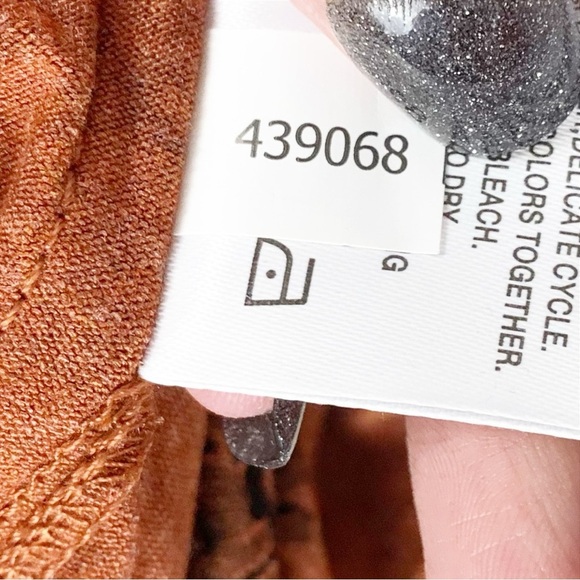 🌿 NWT Reitmans Burnt Orange Floral Print V-Neck Top (XL) 🌸 - Picture 9 of 9